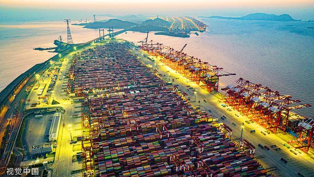海关总署:去年我国货物贸易进出口总值超42万亿元,同比增7.7%